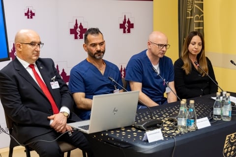 Lekarze z Trzebnicy przyszyli pacjentowi rękę oderwaną na wysokości ramienia - 6