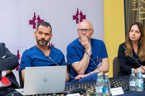 Lekarze z Trzebnicy przyszyli pacjentowi rękę oderwaną na wysokości ramienia - 10