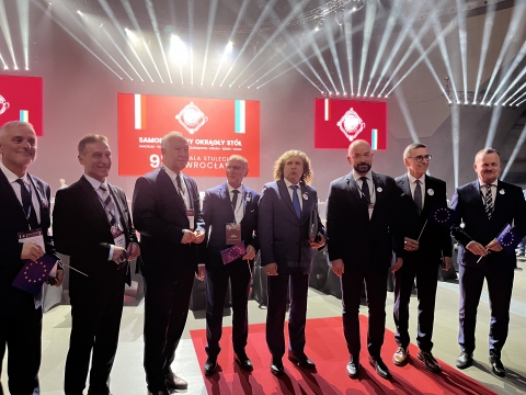 Samorządowcy spotkali sie przy Okrągłym Stole. Główny temat to napływ uchodźców - 1