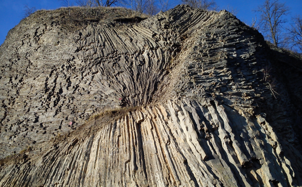 Złotoryja. Unikatowy ślad powulkaniczny przetrwał około 25 milionów lat. Zniszczyło go wyrobisko - tak bazaltowa róża wyglądała wcześniej; fot. Krzysztof Maciejak