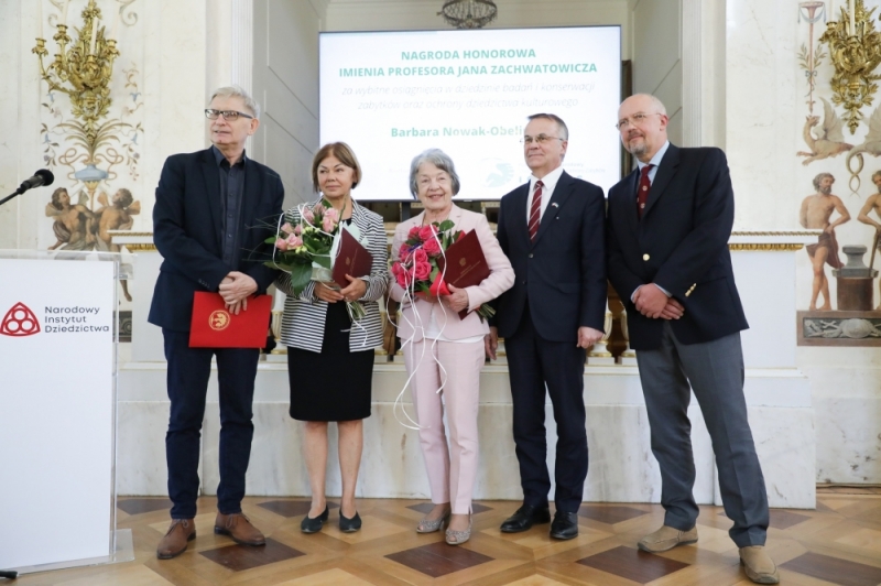 Barbara Nowak-Obelinda z Nagrodą im. Profesora Jana Zachwatowicza za rok 2021 - fot. mat. prasowe