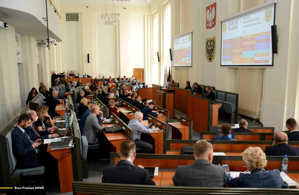 W Sejmiku Województwa Dolnośląskiego trwa gorąca debata. Chodzi o wotum zaufania dla Zarządu Województwa - Fot. mat.prasowe