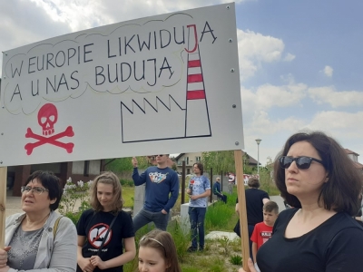Wszystkie ręce na pokład - pikieta przeciw spalarni pod Wrocławiem [ZDJĘCIA]