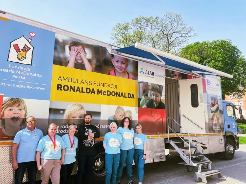 We Wrocławiu stanął specjalistyczny ambulans. Zamierza przebadać blisko 400 dzieci - fot. Facebook/ Fundacja Ronalda McDonalda