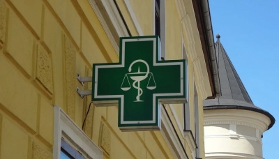 Jeden lekarz, jeden bardzo drogi lek i jedna apteka