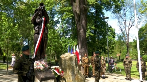 Emil Czech, słynny trębacz spod Monte Cassino, ma swój pomnik w Kłodzku - 2