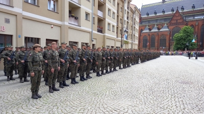 Legnica: Ponad stu żołnierzy WOT złożyło przysięgę wierności ojczyźnie