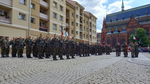 Legnica: Ponad stu żołnierzy WOT złożyło przysięgę wierności ojczyźnie - 1