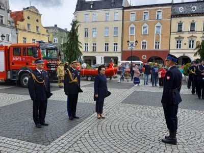 Elżbieta Witek w Jaworze. "Strażacy niosą pomoc i są wszędzie tam, gdzie ktoś prosi o ratunek"