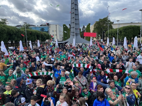 Kibice koszykarskiego Śląska Wrocław świętowali pod Halą Stulecia - 2