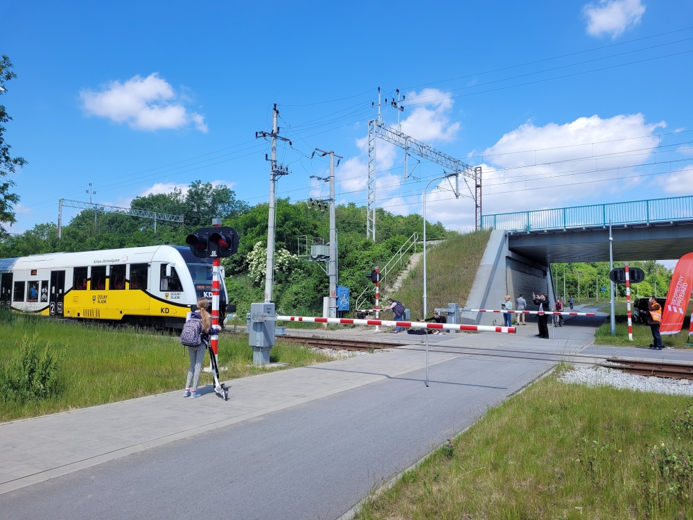 Uwaga na przejazdach kolejowych. Rozpoczęły się jazdy testowe Wrocław-Sobótka-Świdnica - fot. PKP PLK