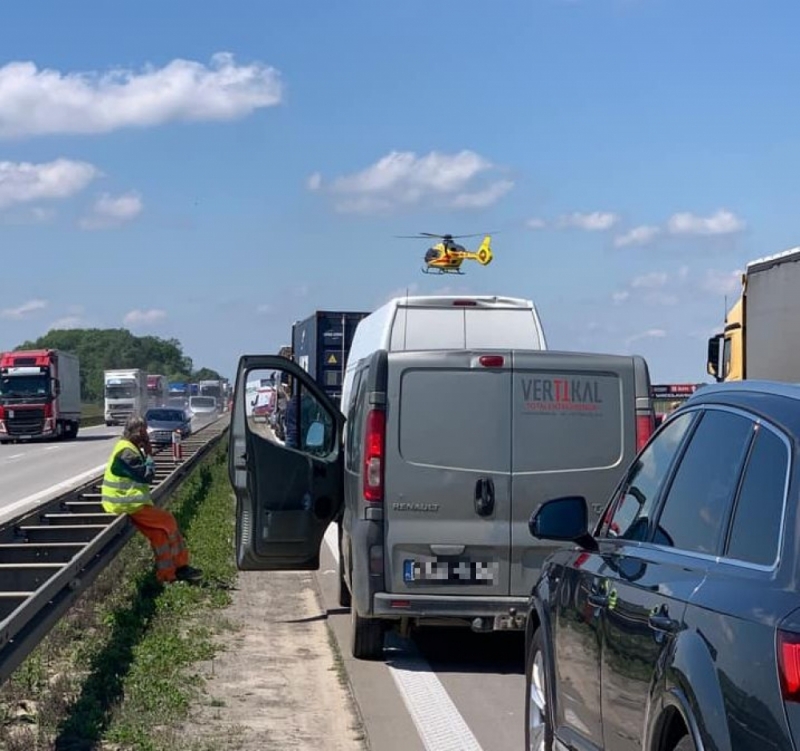A4 zablokowana po wypadku busa i ciężarówki [AKTUALIZACJA] - fot. Słuchaczka Dominika