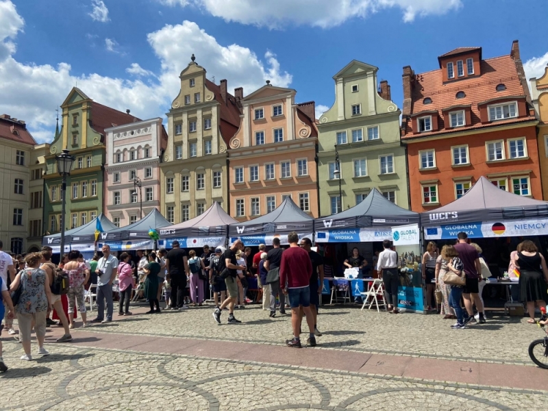 Wrocławski Plac Solny zamienił się w sobotę w Globalną Wioskę - Fot. Martyna Czerwińska