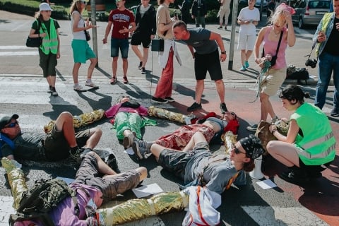 Było nerwowo. Protest ekologów blokował przejazd przez Świdnicką [ZOBACZ] - 0