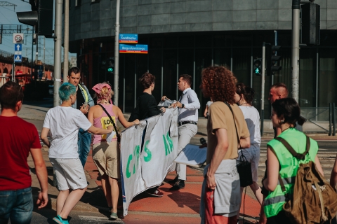 Było nerwowo. Protest ekologów blokował przejazd przez Świdnicką [ZOBACZ] - 1