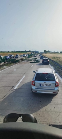 Uwaga, kierowcy Ciężar&oacute;wka wpadła w bariery (AKTUALIZACJA)