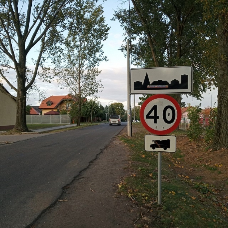 W Niemczy nie wiadomo z jaką prędkością jechać. Każdy znak mówi co innego - fot. youtube.com - użytkownik UsuńZnak