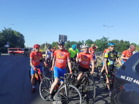 Na rowerach jadą dla Ukrainy. Trasa prowadzi z Wrocławia do Warszawy, ale ma ponad 750 km - 0