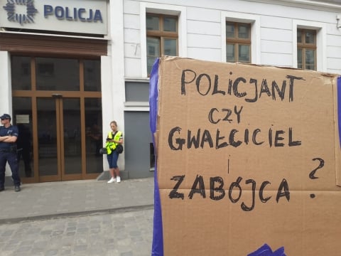 Manifestacja przed komisariatem policji we Wrocławiu - 0