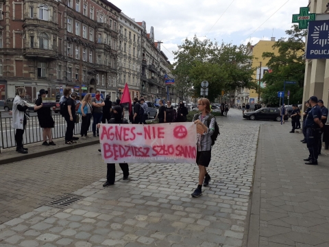 Manifestacja przed komisariatem policji we Wrocławiu - 2