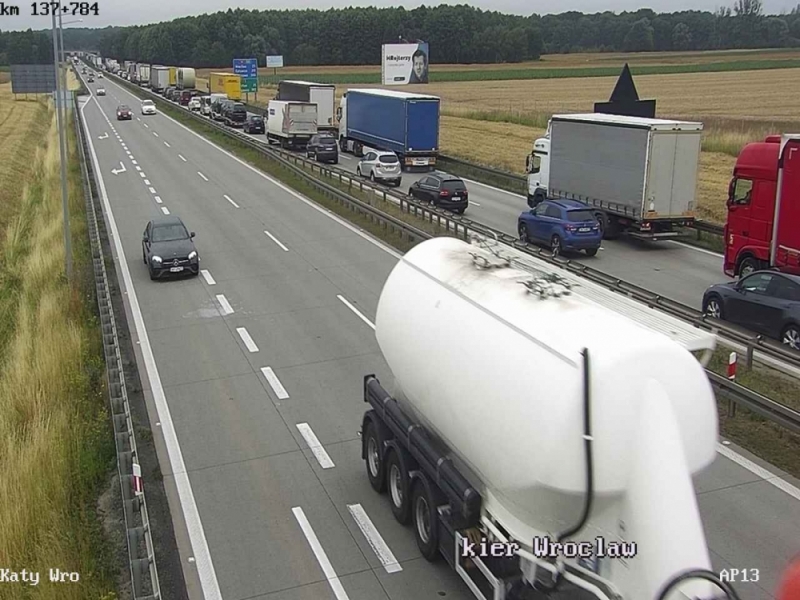 Kolizja na A4 i korek ma już ponad 10 kilometrów  - fot. GDDKiA