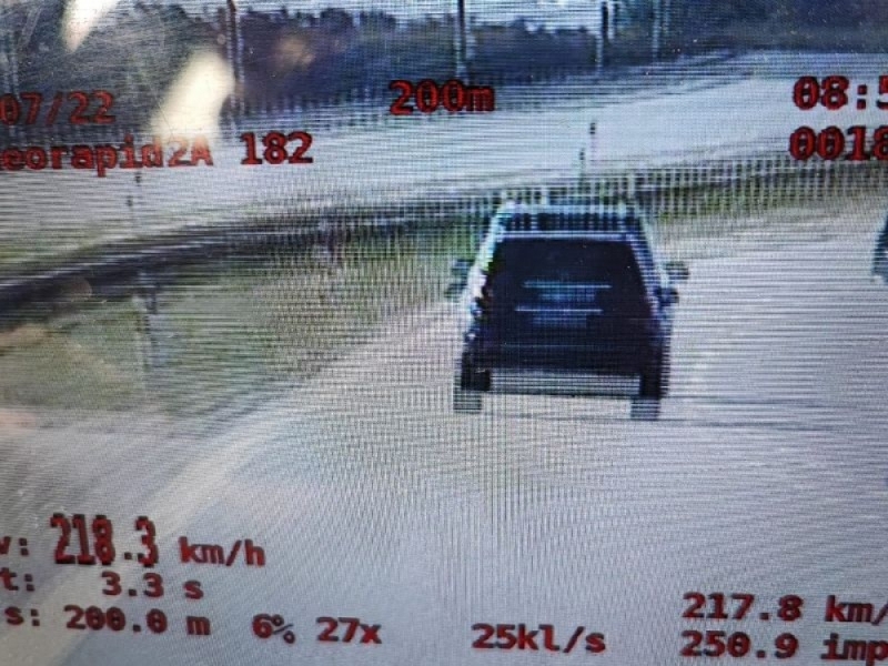 Jechał 218 km/h. Przekroczył dozwoloną prędkość o prawie 100 kilometrów - fot. dolnoslaska.policja.gov.pl
