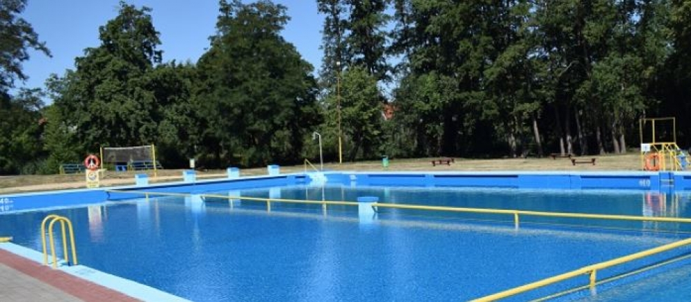 Przerobią zabytkowy basen na aquapark - fot. prochowice.com