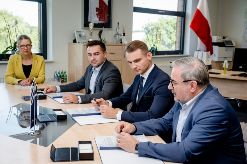 WSSE podpisała umowę z wykonawcą bocznicy kolejowej dla fabryki Mercedesa - fot. mat. prasowe