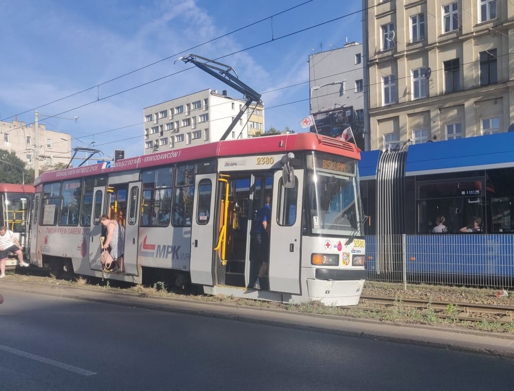 Wrocław: Przy Grabiszyńskiej wykoleił się tramwaj - fot. P.A. 