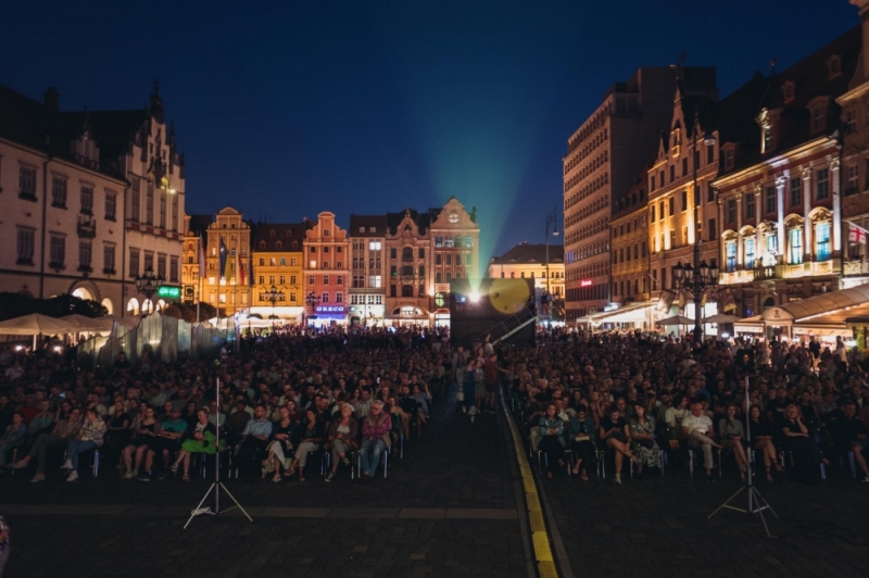Rynek "żyje" festiwalem Nowe Horyzonty - fot. mat prasowe NH/ autor: Wojciech Chrubasik