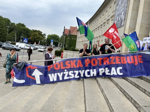 Pracownicy "budżetówki" walczą o podwyżki - nie 8% tylko 20% - 1