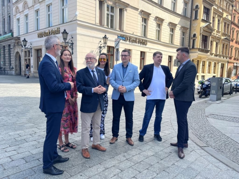 Polacy mogą składać wnioski o wakacje kredytowe - (fot. Joanna Jaros)