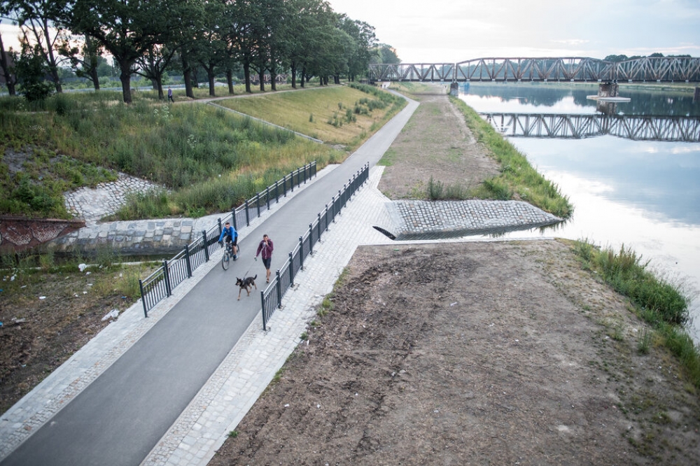 Ważny apel Wód Polskich: Nie wchodźcie do Odry i nie wpuszczacie do niej psów - fot. archiwum radowroclaw.pl