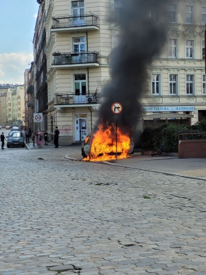 Wrocław: Pożar samochodu na placu Staszica  - 0
