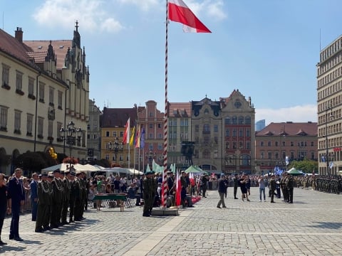 Wojsko świętuje rocznicę Bitwy Warszawskiej. Tłumy na Rynku [ZDJĘCIA] - 1