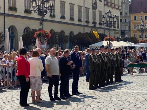 Wojsko świętuje rocznicę Bitwy Warszawskiej. Tłumy na Rynku [ZDJĘCIA] - 2