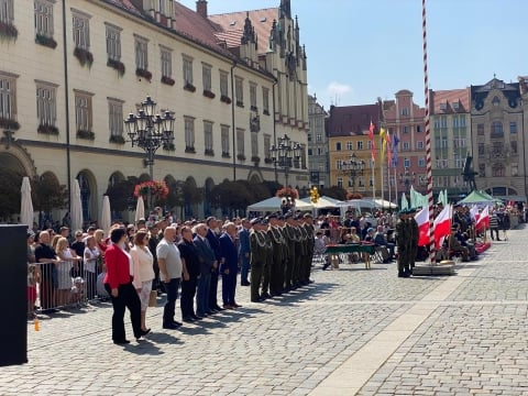 Wojsko świętuje rocznicę Bitwy Warszawskiej. Tłumy na Rynku [ZDJĘCIA] - 8