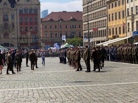 Wojsko świętuje rocznicę Bitwy Warszawskiej. Tłumy na Rynku [ZDJĘCIA] - 5