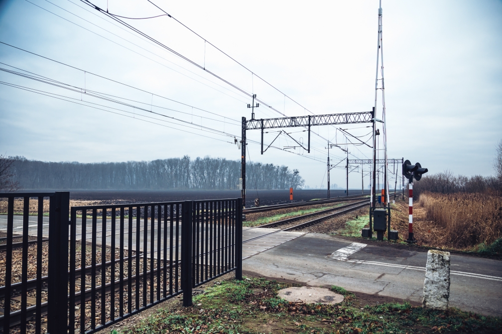 PKP: W tym roku doszło już do ponad 100 wypadków na przejazdach kolejowych - fot. RW