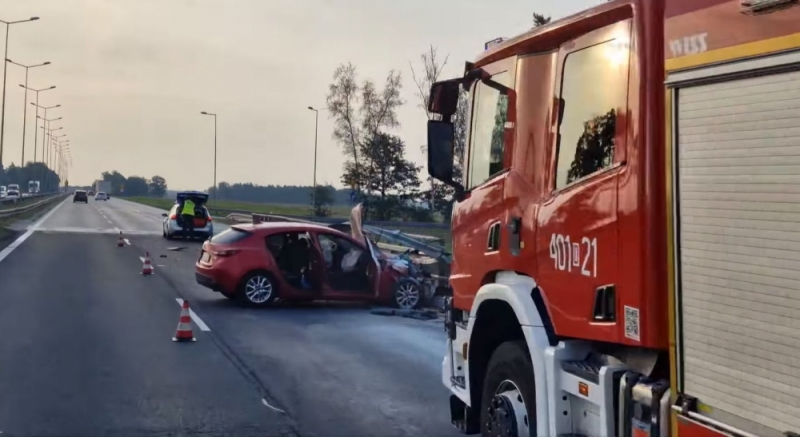 Auto uderzyło w bariery na A4 [FOTO] - fot. Tomasz Kwietniewski