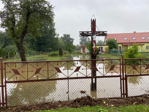 "Pomoc przyszła za późno" - skarżą się mieszkańcy zalanych miejscowości (AKTUALIZACJA) - 10