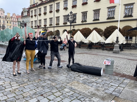Wrocław: Na Rynku obalono pomnik Feliksa Dzierżyńskiego - 1