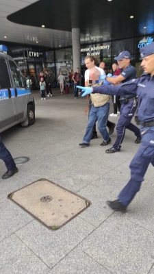 Atak nożownika w centrum miasta i galerii - ranni taksówkarze trafili do szpitala - 0
