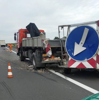 Wypadek na S3. Auto wjechało w pomoc drogową