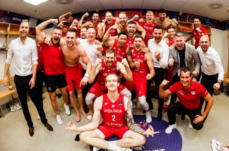 Nieprawdopodobne! Polscy koszykarze zagrają w strefie medalowej ME   - fot. KoszKadra/Twitter