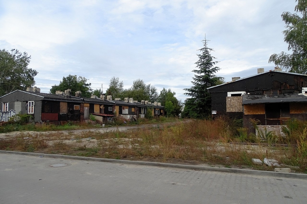Kiedyś był tam obóz pracy, a teraz powstaną apartamenty - fot: Robert Niedźwiedzki, CC BY-SA 4.0