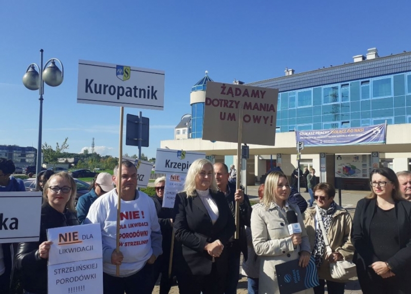Kilkadziesiąt osób pikietowało przed USK we Wrocławiu - fot. Elżbieta Osowicz