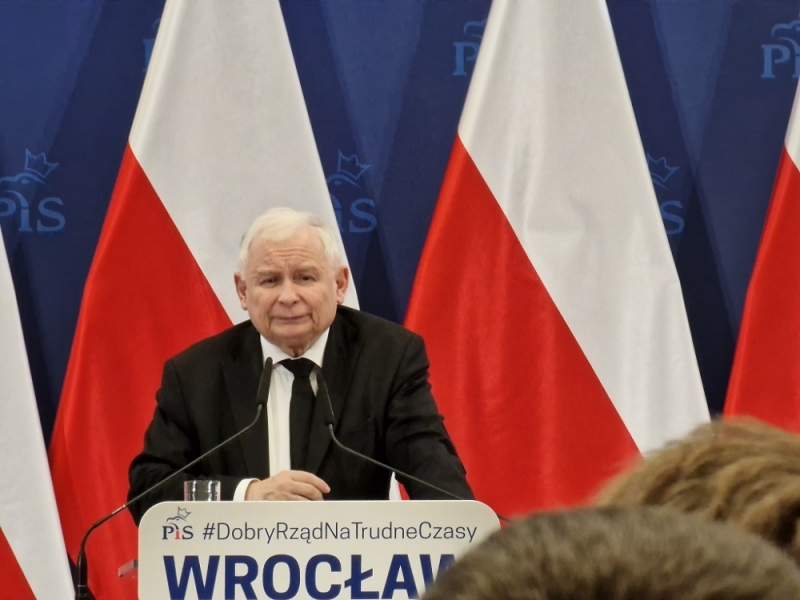 Jarosław Kaczyński we Wrocławiu: zimą w domach będzie ciepło - fot. Gregor Niegowski