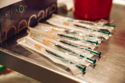 Wojewoda oraz specjaliści zachęcają do szczepień przeciwko Covid-19 i grypie