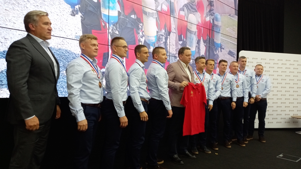 Ratownicy z KGHM-u z brązowym medalem mistrzostw świata - fot: Andrzej Andrzejewski